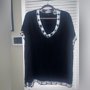 Chic Black and White Top